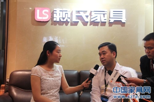 賴(lài)氏家具總經(jīng)理賴(lài)鵬程接受記者采訪(fǎng)現(xiàn)場(chǎng)